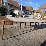 12-foot round oak table with 7 extensions / 20 people