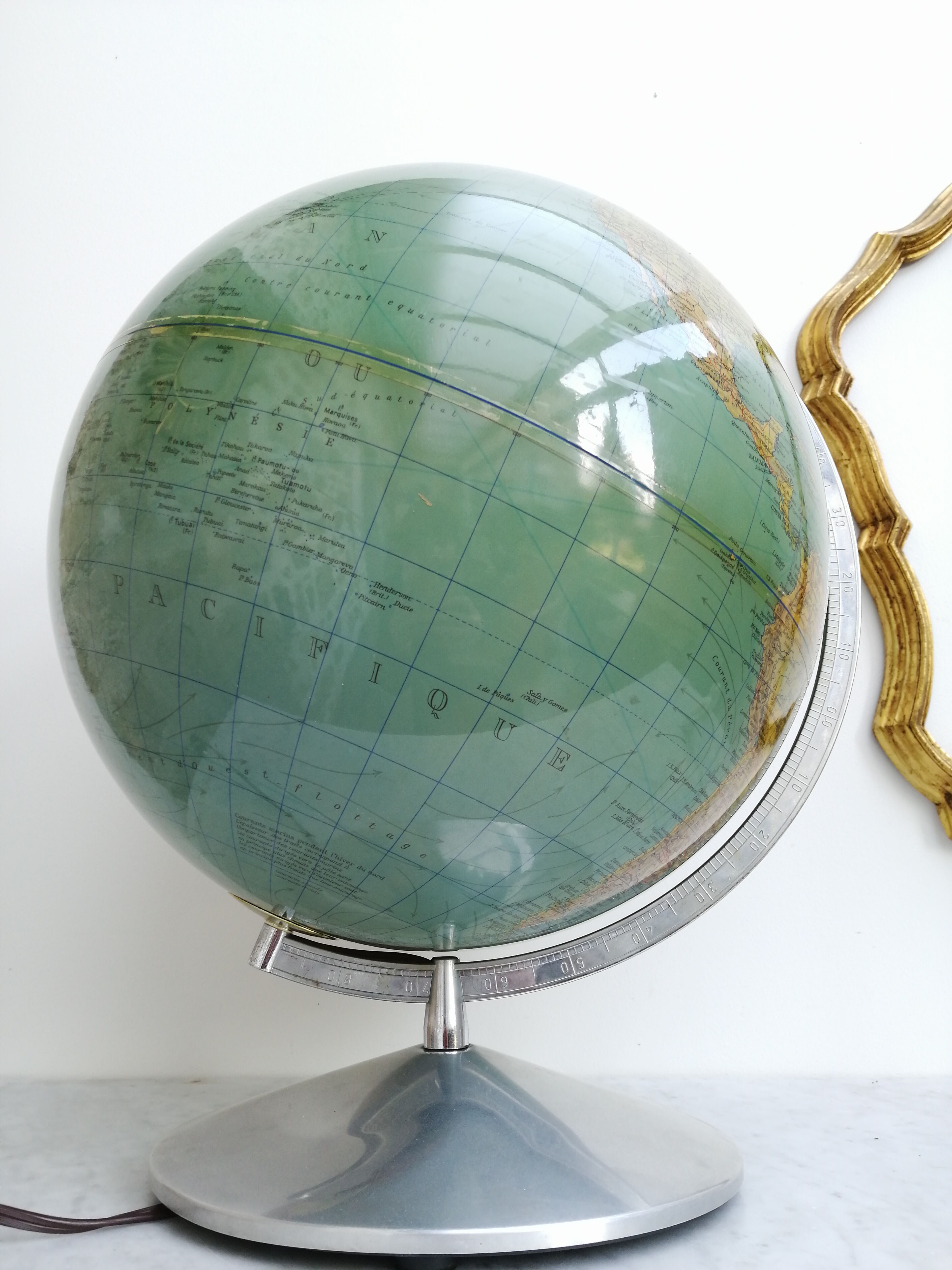 Large luminous globe Hercules