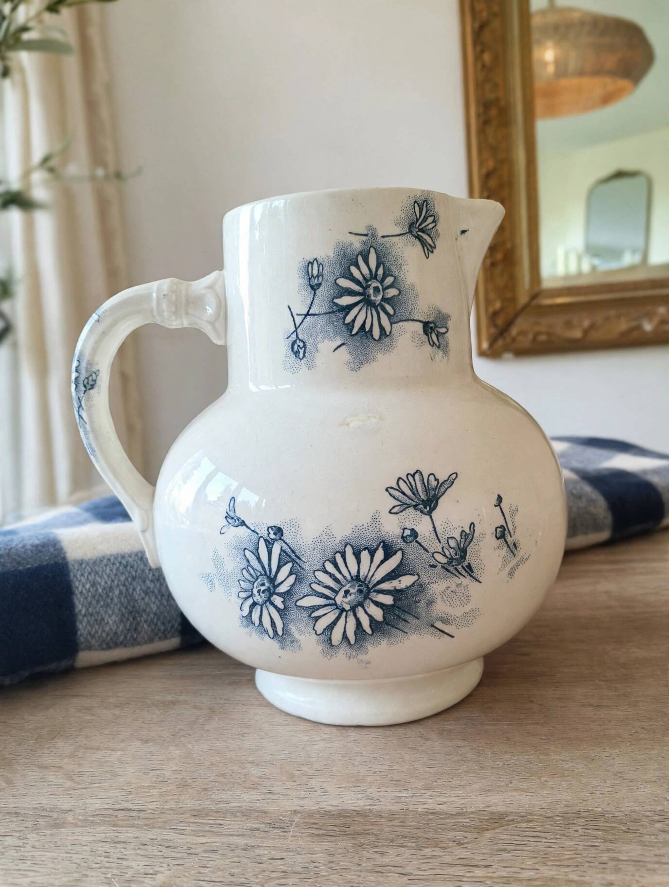 Antique water jug in ironstone, Sarreguemines, decorated with blue daisies.
