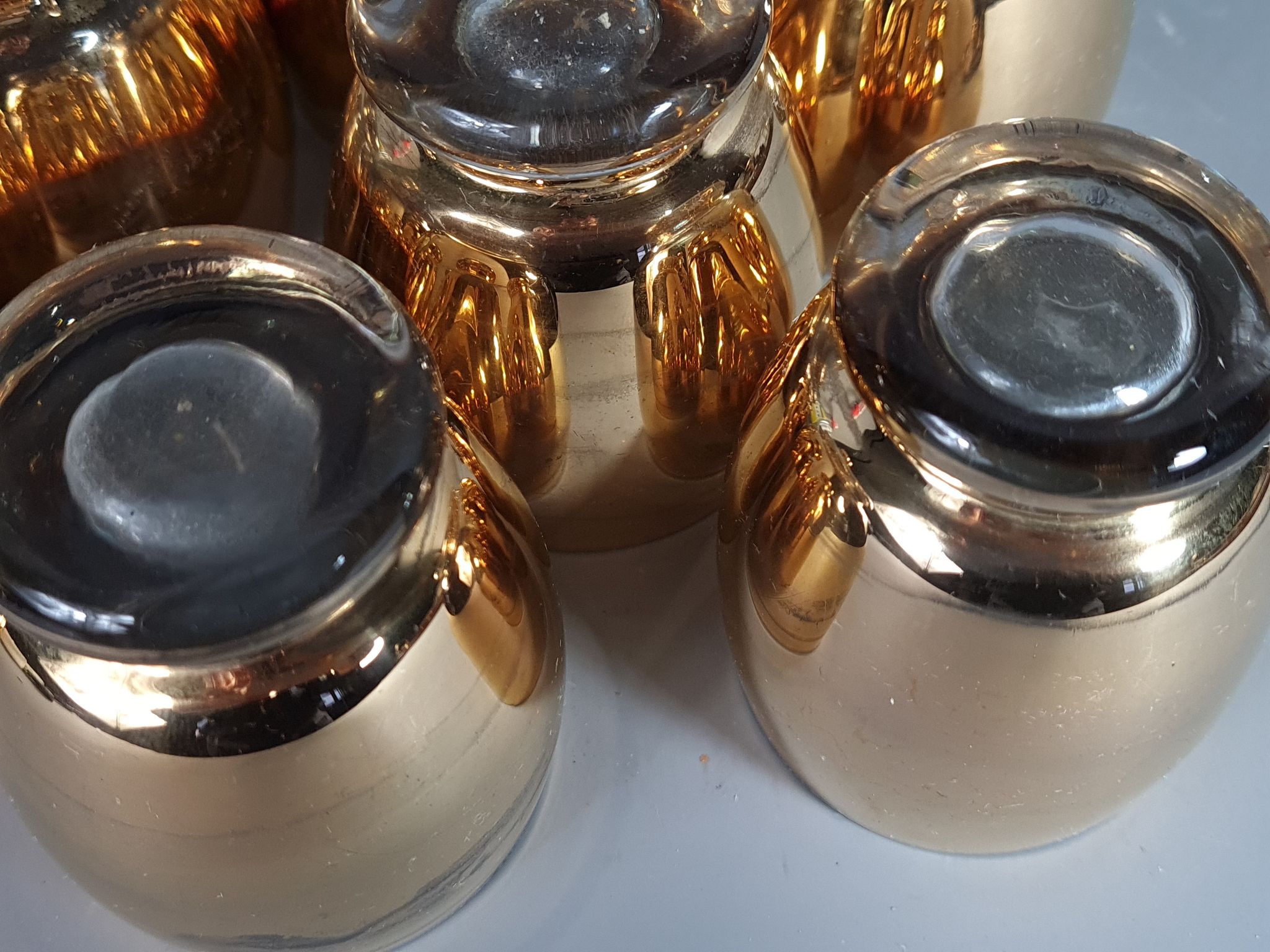 Alcohol service: bottle - 7 golden puffed glasses, vintage mahogany tray 50s sb