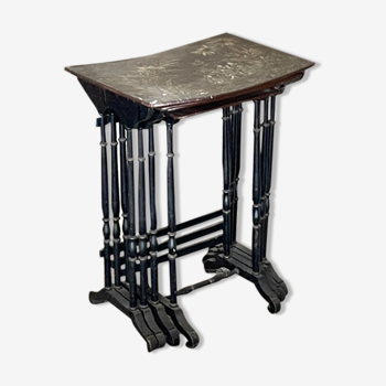 4 pull-out tables
