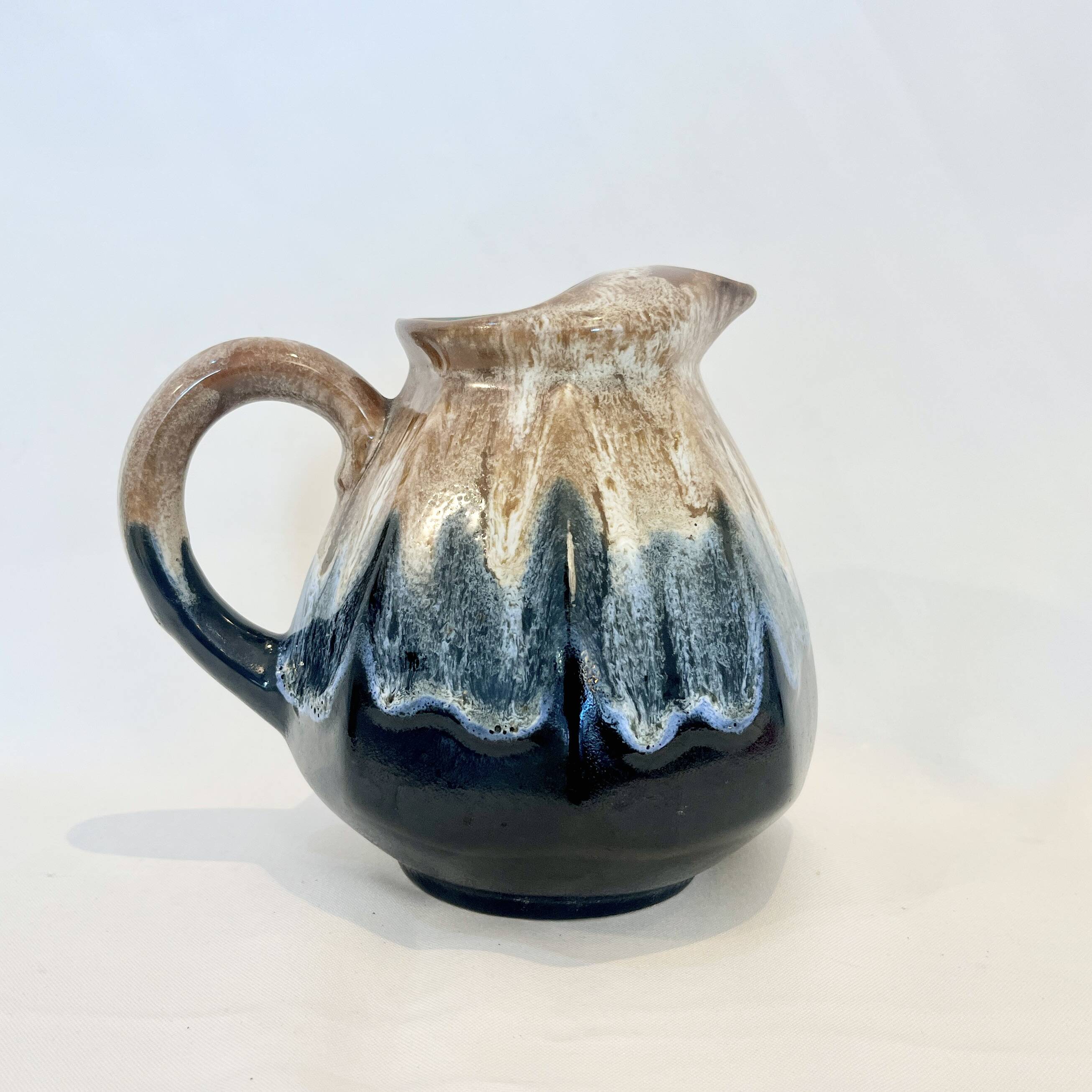 Pichet alpho en grès flammé noir et beige vintage 1930 1940 cruche à eau