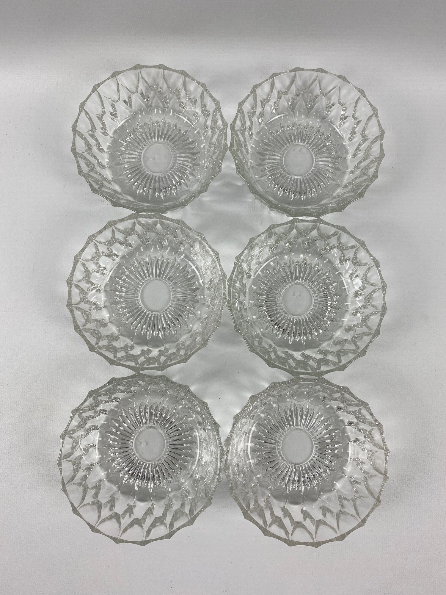 6 glasses in sculpted patterns