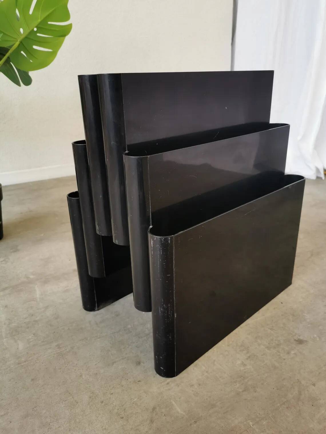 Giotto Stoppino for Kartell Black ABS Plastic Magazine Rack - 1970s Italy