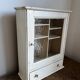 Armoire à pharmacie dans sa patine