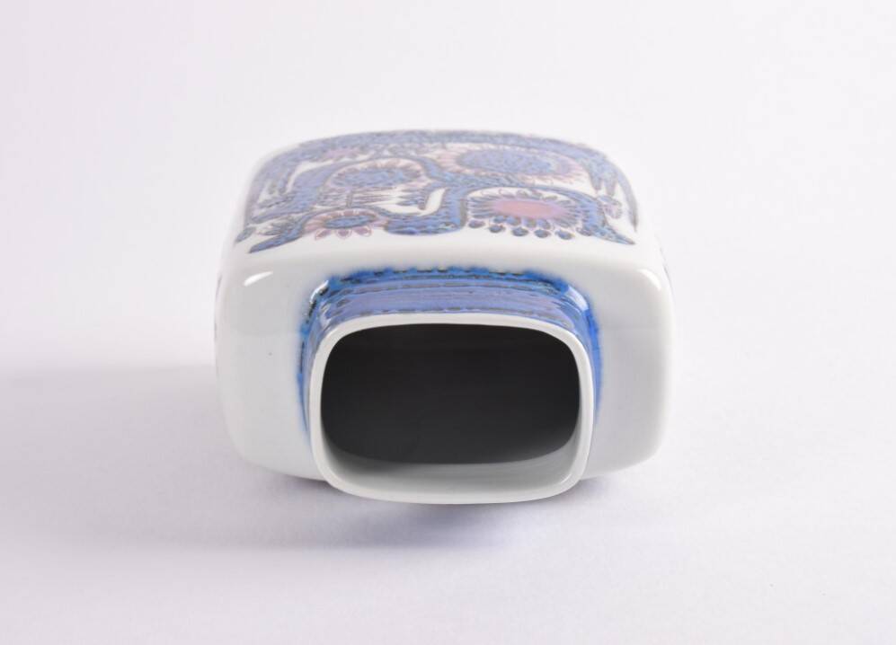 Vase en porcelaine danoise, Design de Berte Jessen, Royal Copenhagen 1969.