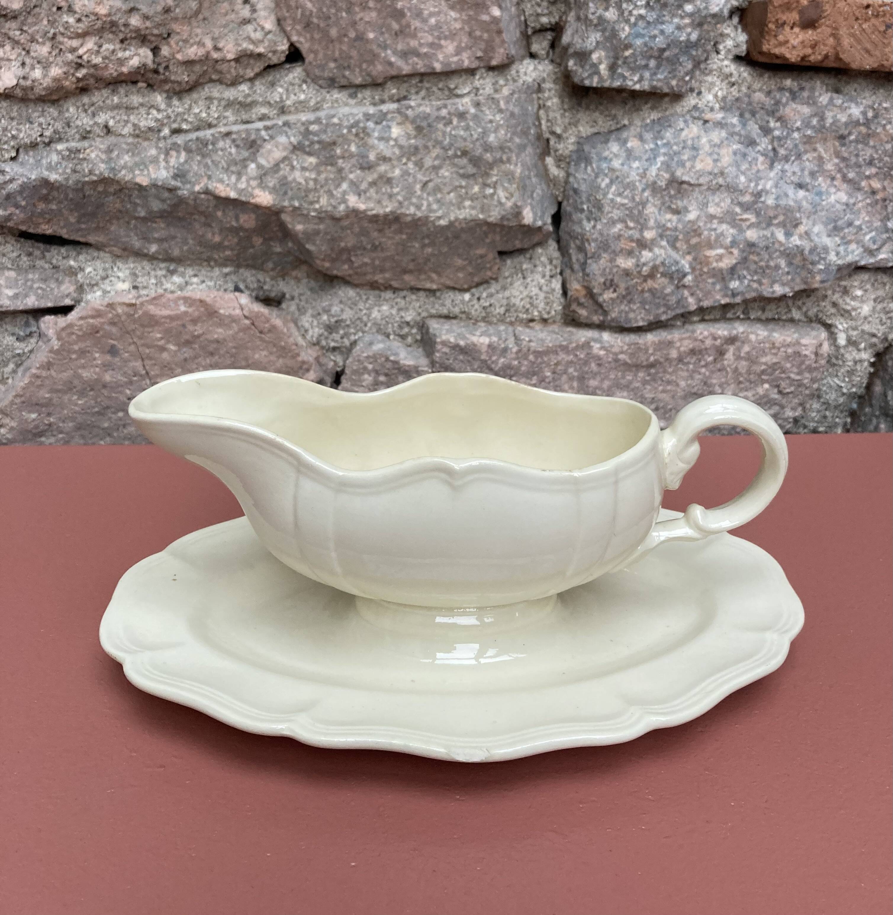 Digoin Sarreguemines ivory gravy boat with gadroons