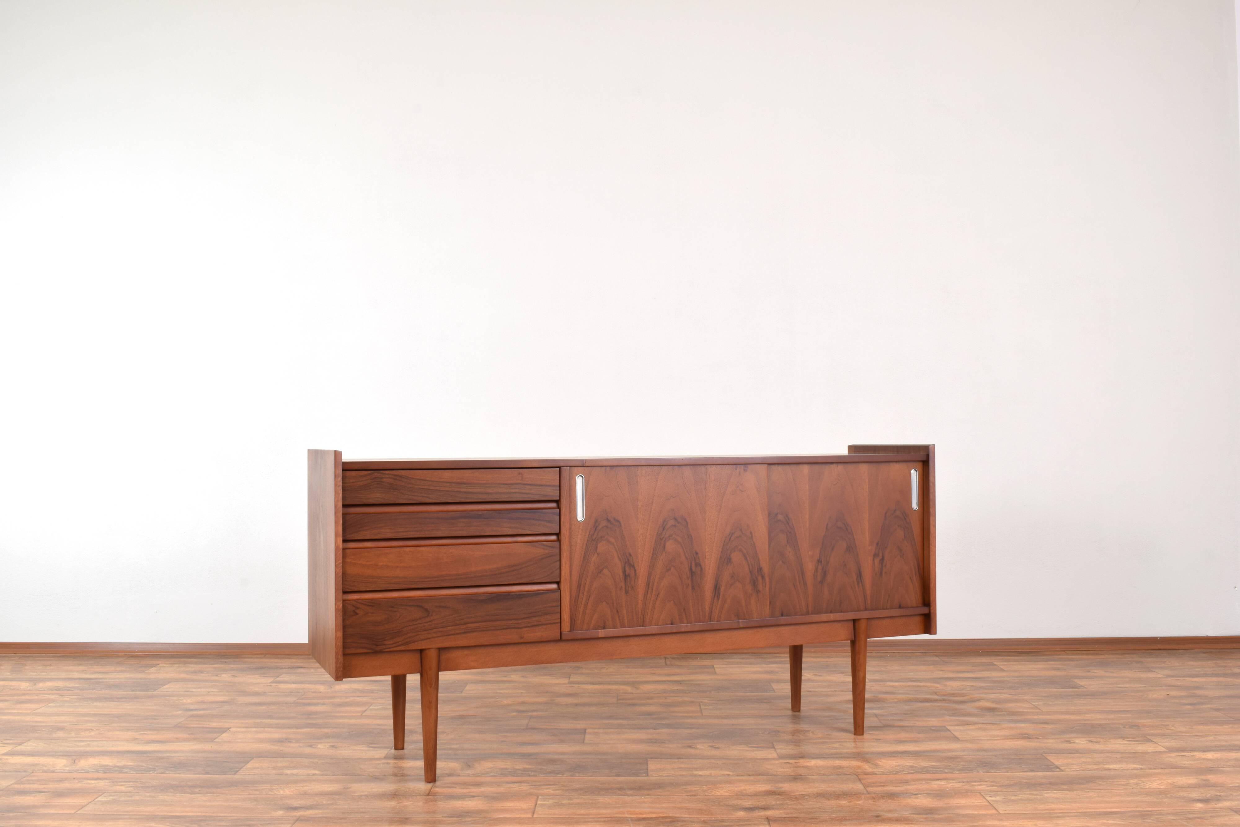 Enfilade Mid-Century en Noyer de Bytomskie Fabryki Mebli, Pologne, 1960s