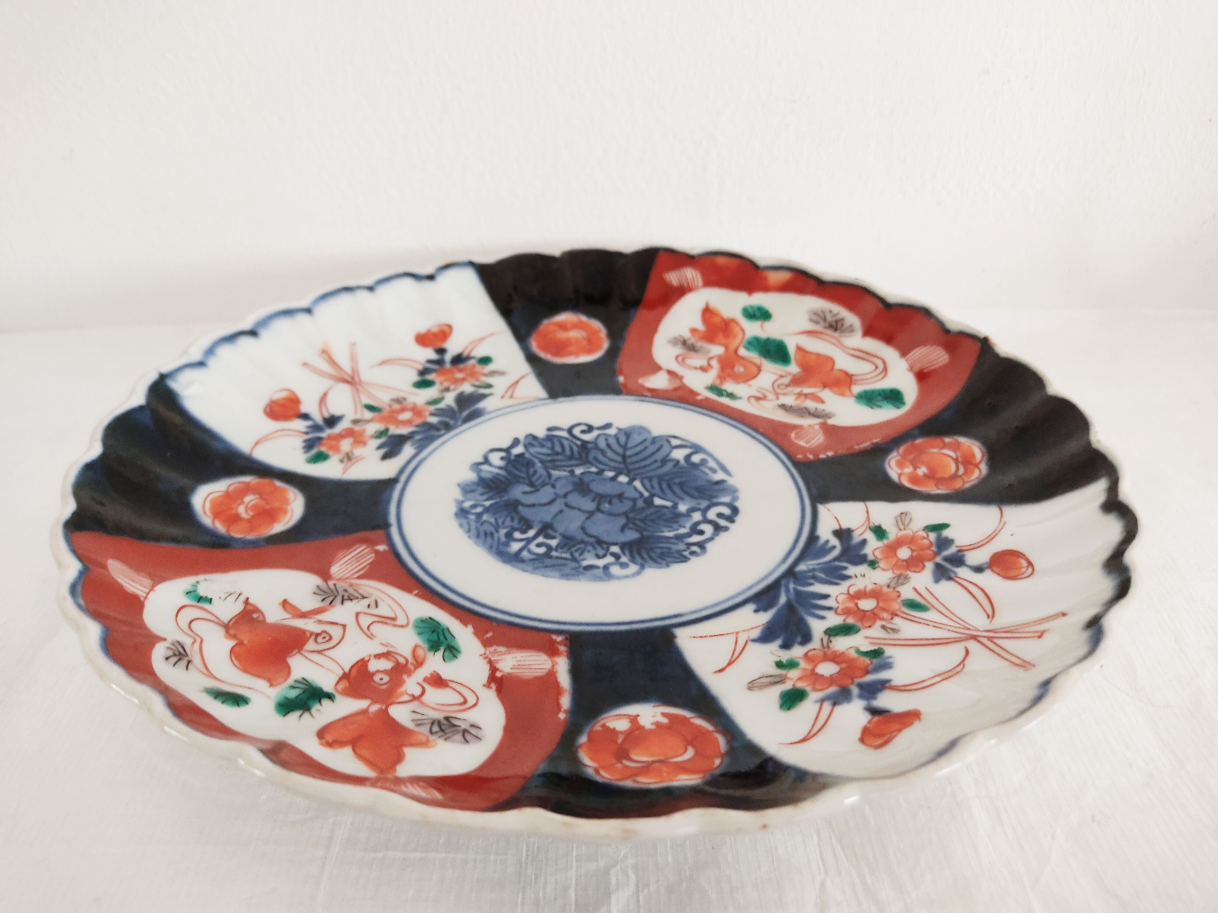 Japanese plate Imari decorated fish