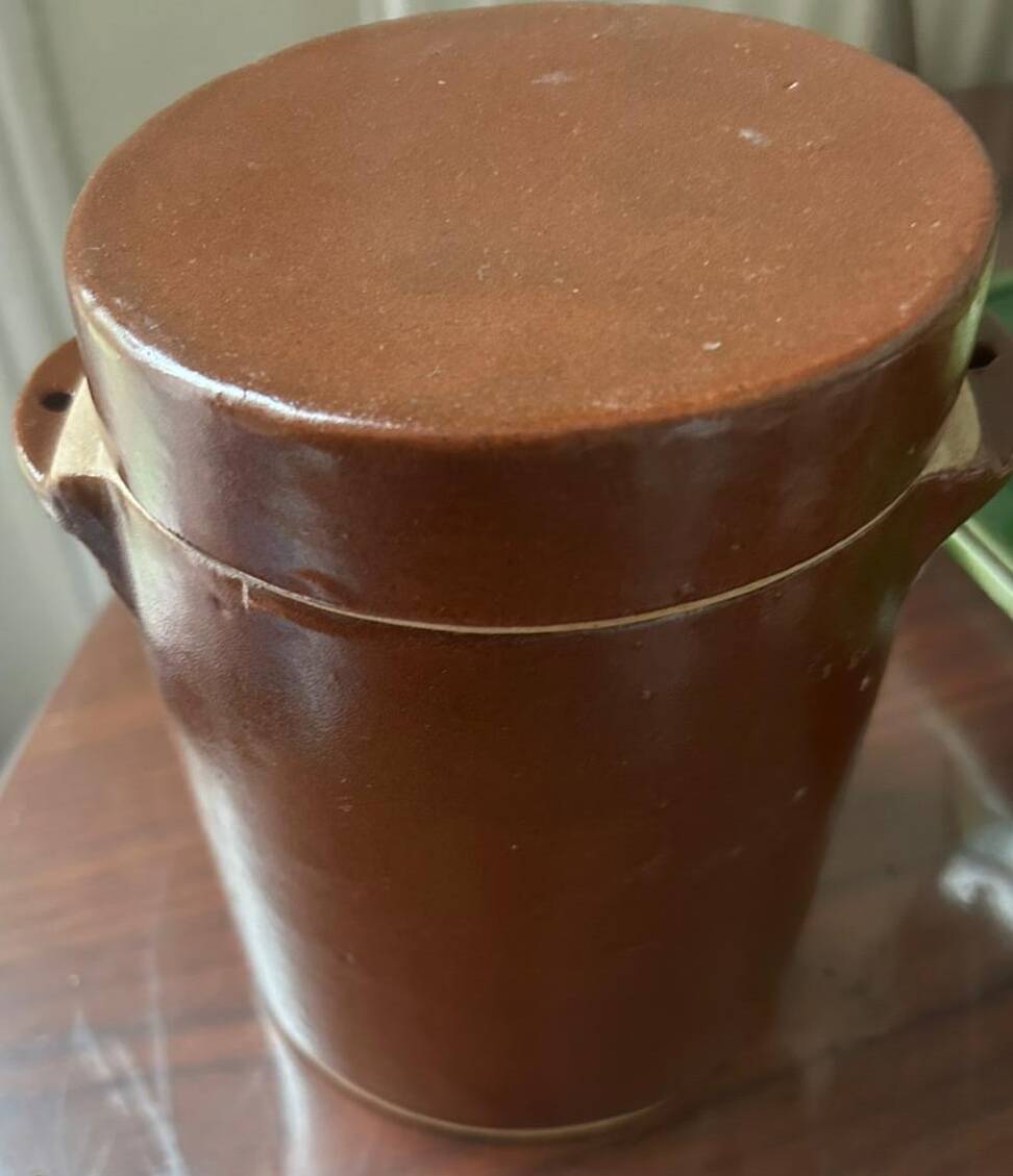 2 pots anciens en grès