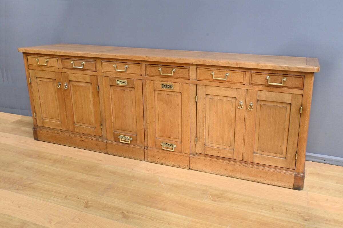 Important Oak Commercial Furniture – 1920