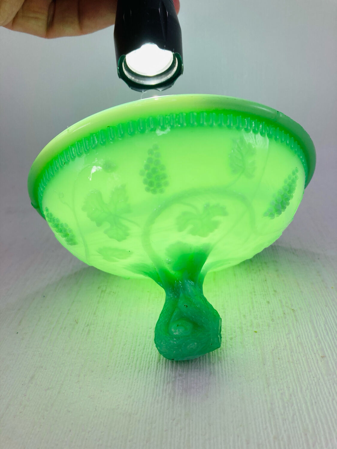 Jade green opaline - Sugar bowl / Bonbonnière - early 20th century