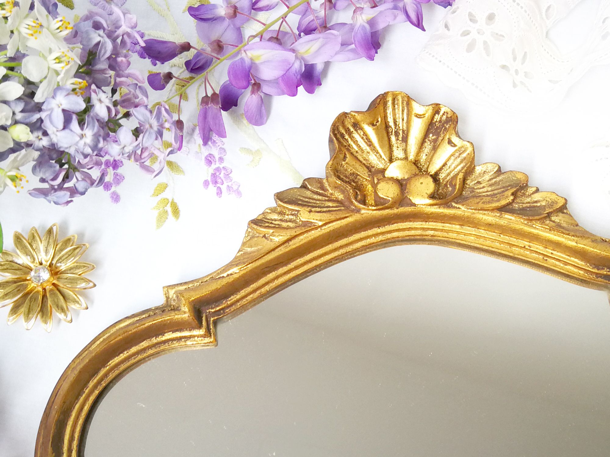 Baroque-style wall mirror / H49 cm x 30 cm /Decor shell and foliage / Golden with gold leaf