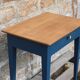 Table d’appoint ancienne rénovée – plateau bois naturel