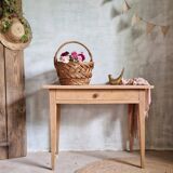 Ancienne et petite table de ferme