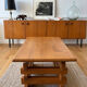 Table basse brutaliste en orme  – années 70