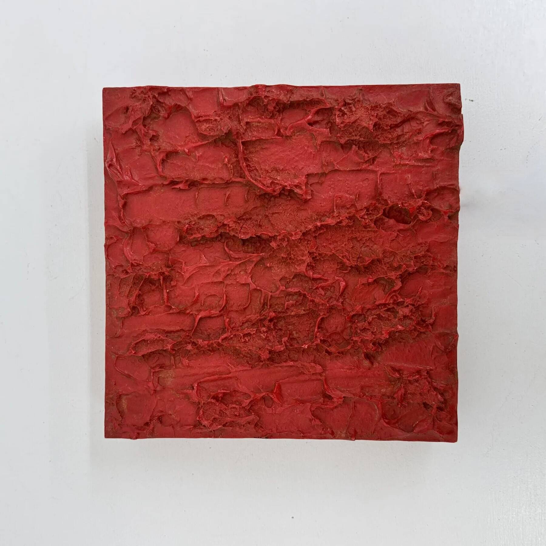 Lampe murale sculpturale rouge design Uwe Mersch des années 1970.
