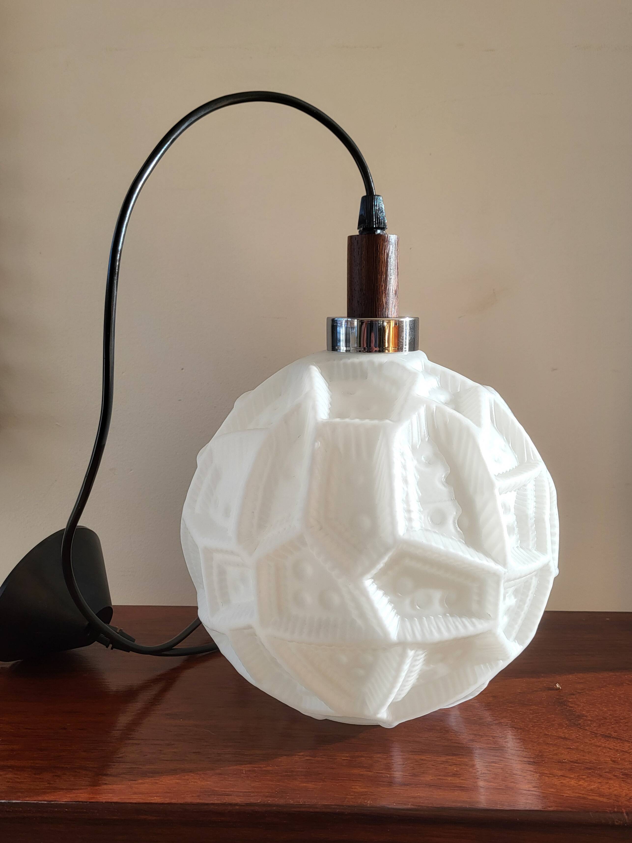 Lampe à suspension vintage, vermoedelijk Peill & Putzler, verre opalin avec relief