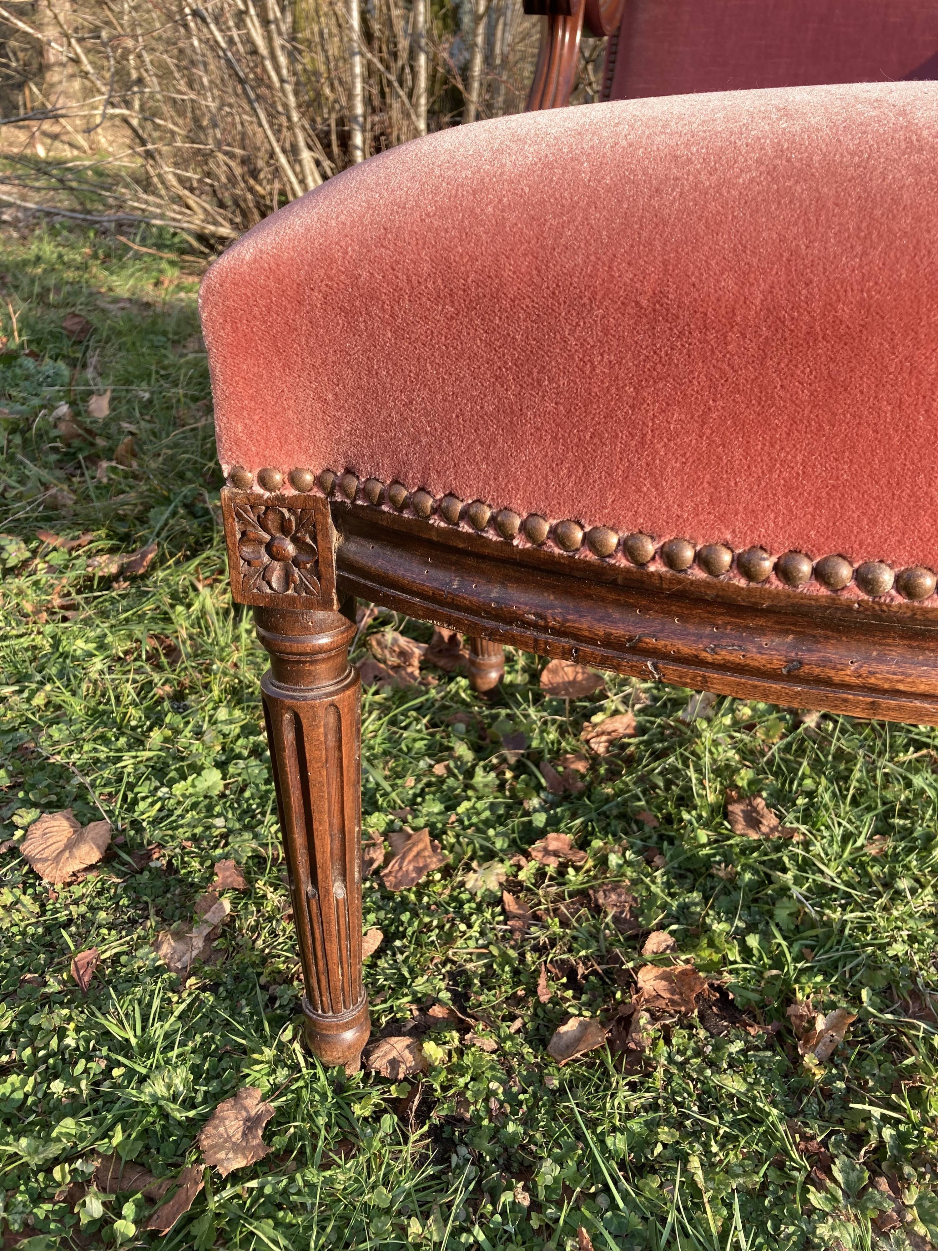 Armchair Voltaire or shepherdess and foot rest in pink velvet Louis XVI