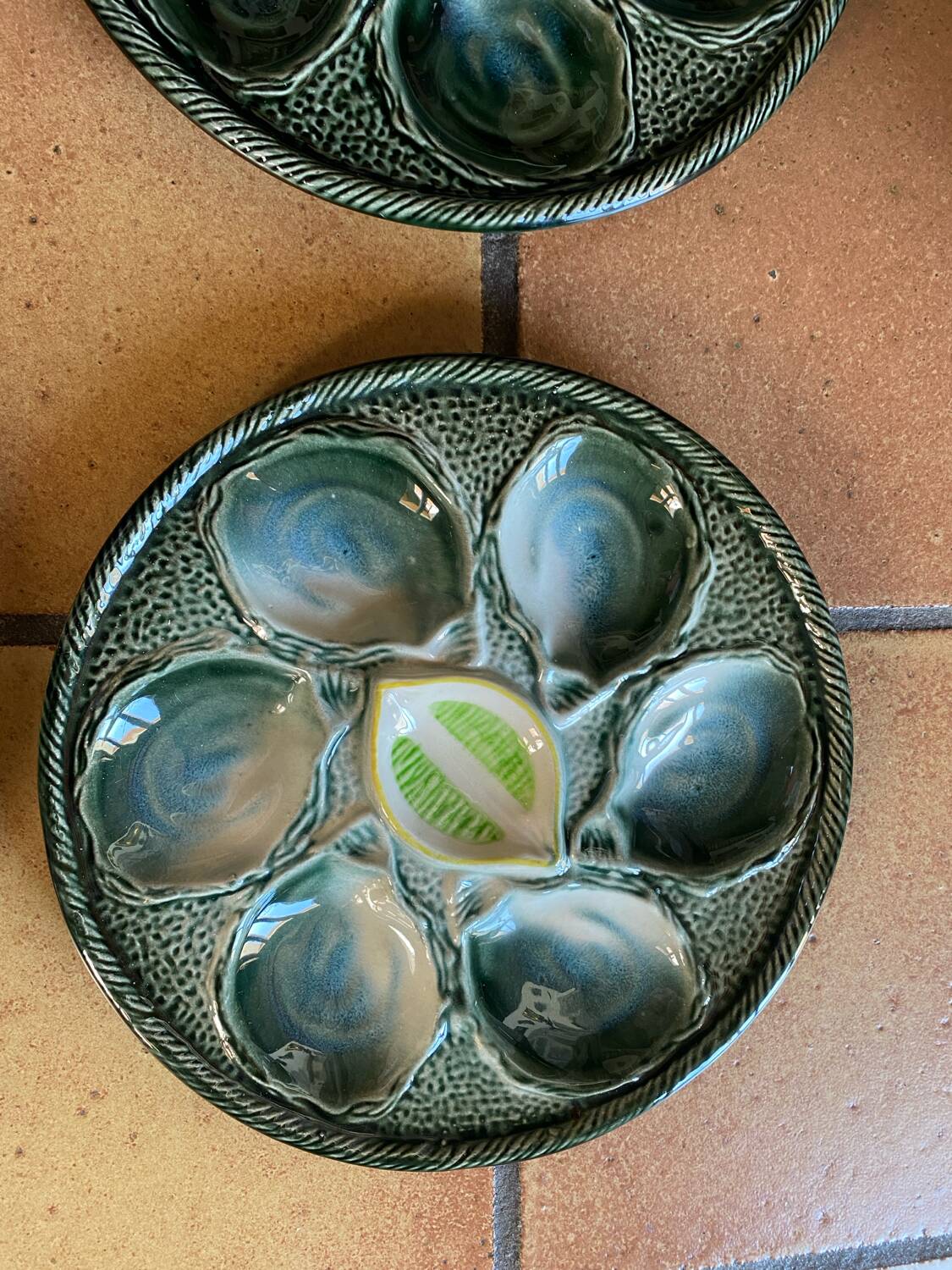 Set of 2 Saint Clément oyster plates in slip