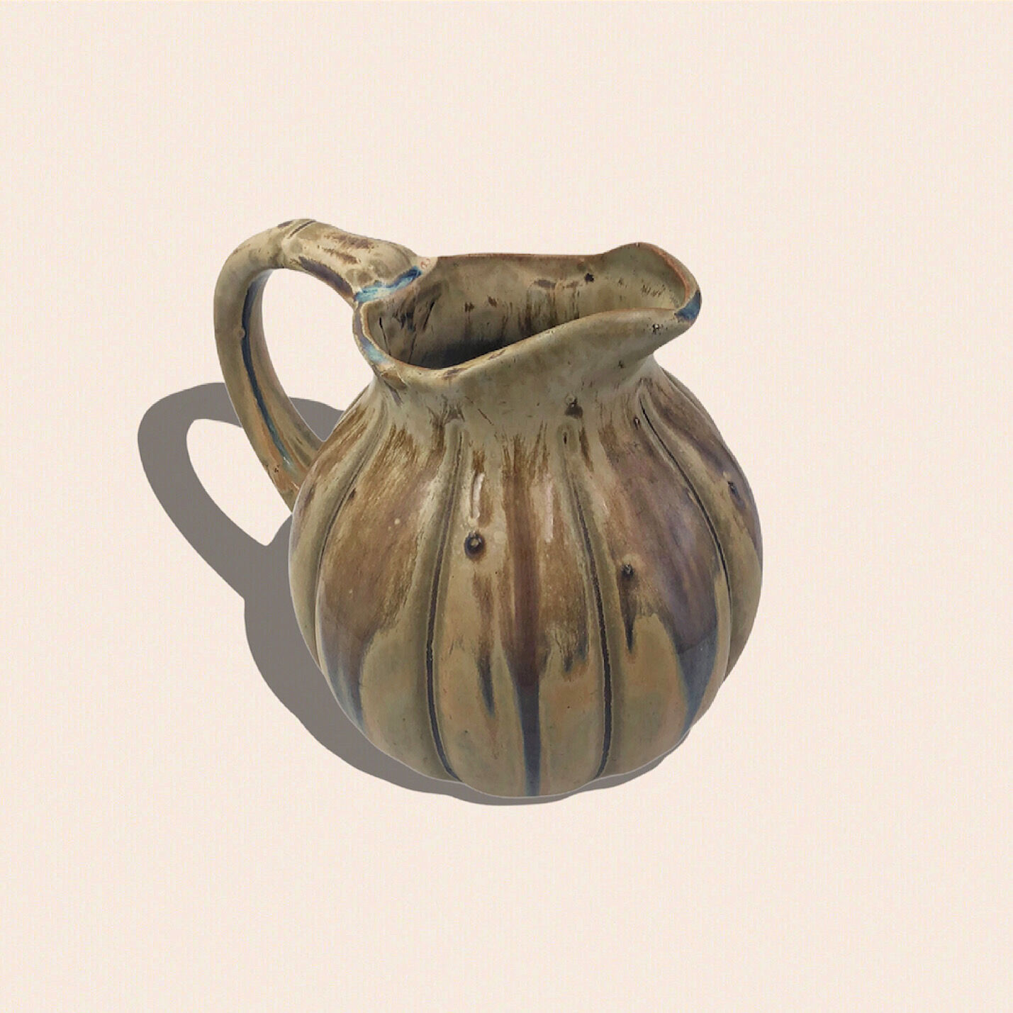 Dabbling melon pitcher