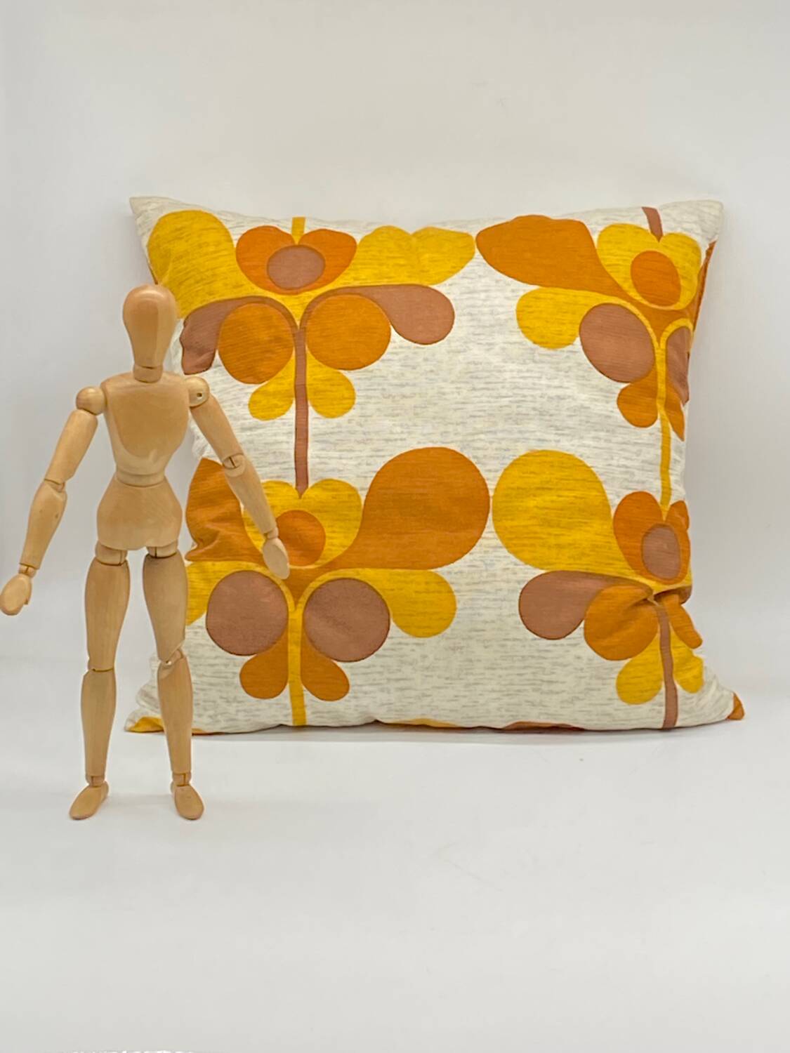 Vintage orange/brown cushion with stylized flowers