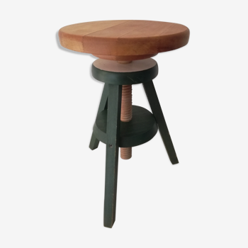 Tripod screw workshop stool