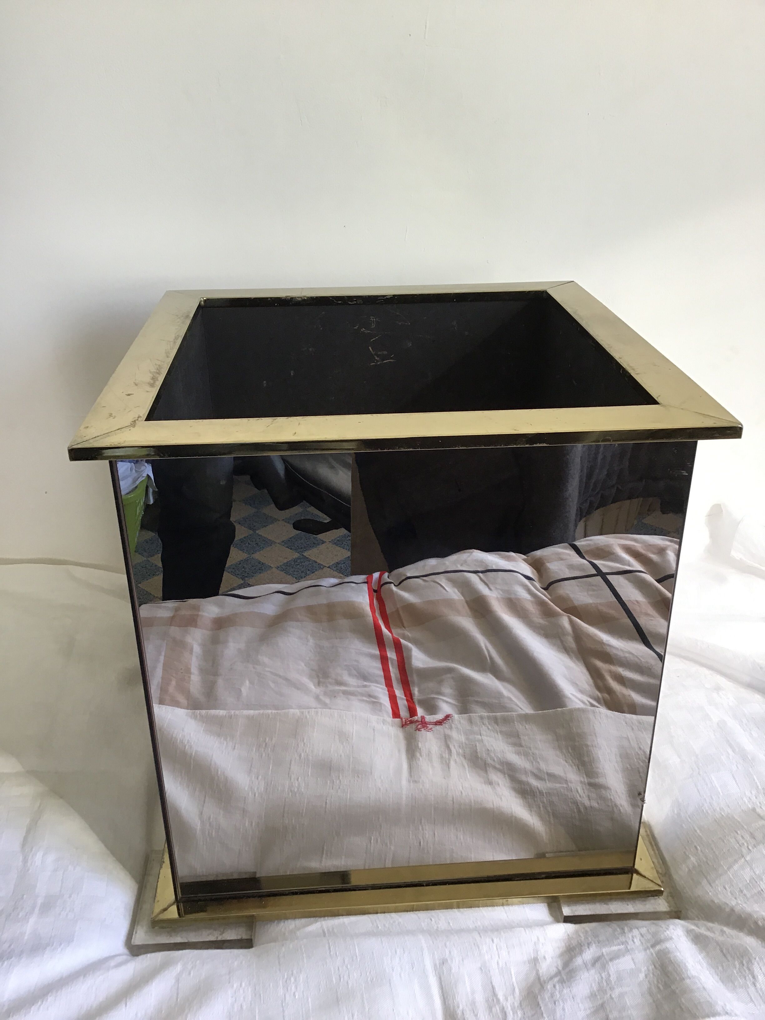 Cache pot mirror 70 years