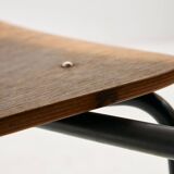 Chaise en teck avec tablette écritoire
