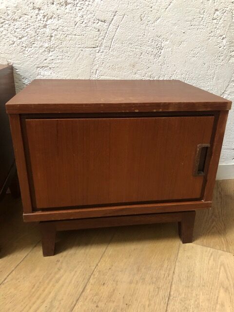2 vintage bedside tables