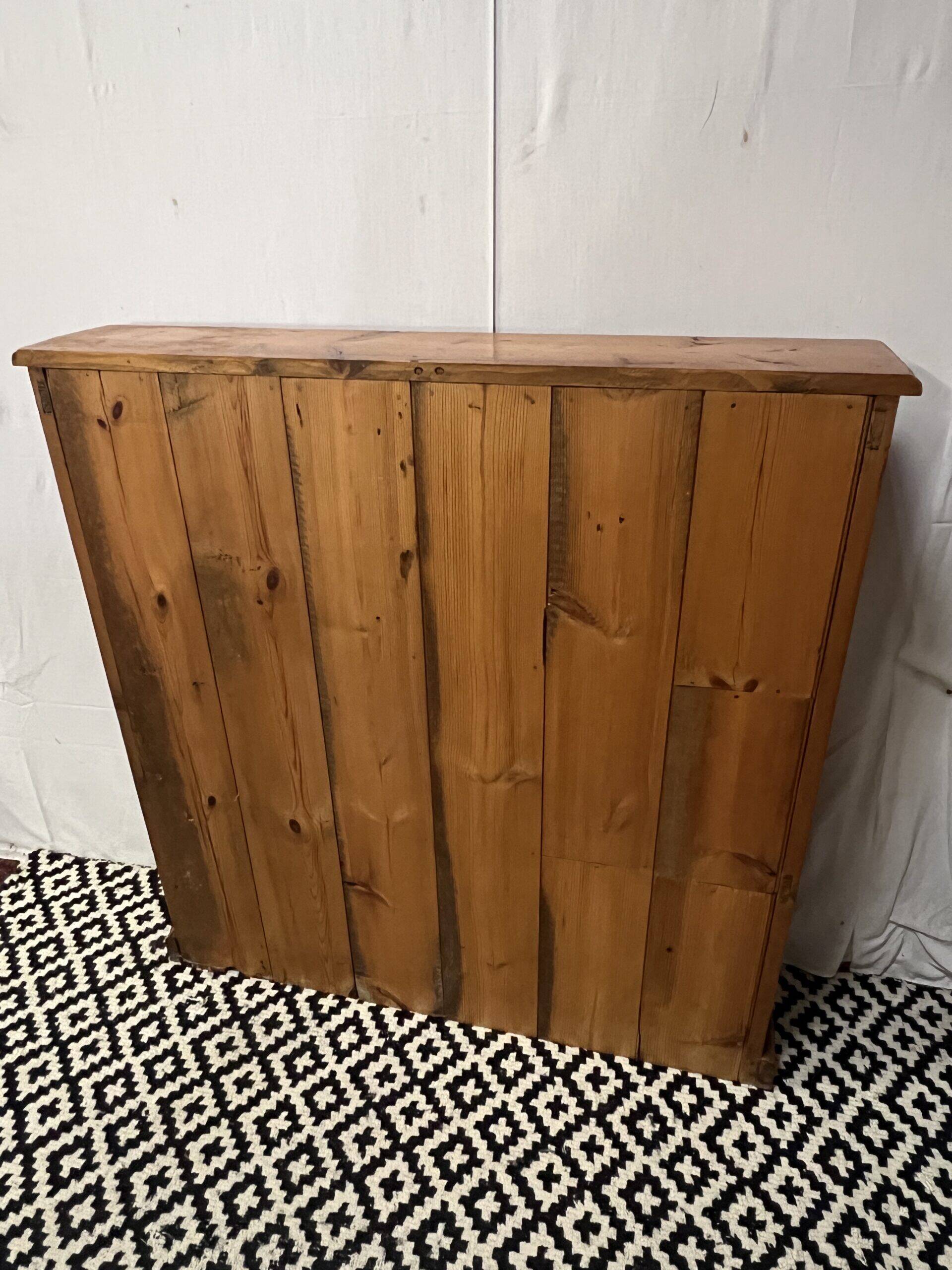 Bibus in solid pine, bookcase in pitch pine, 20th century manufacturing