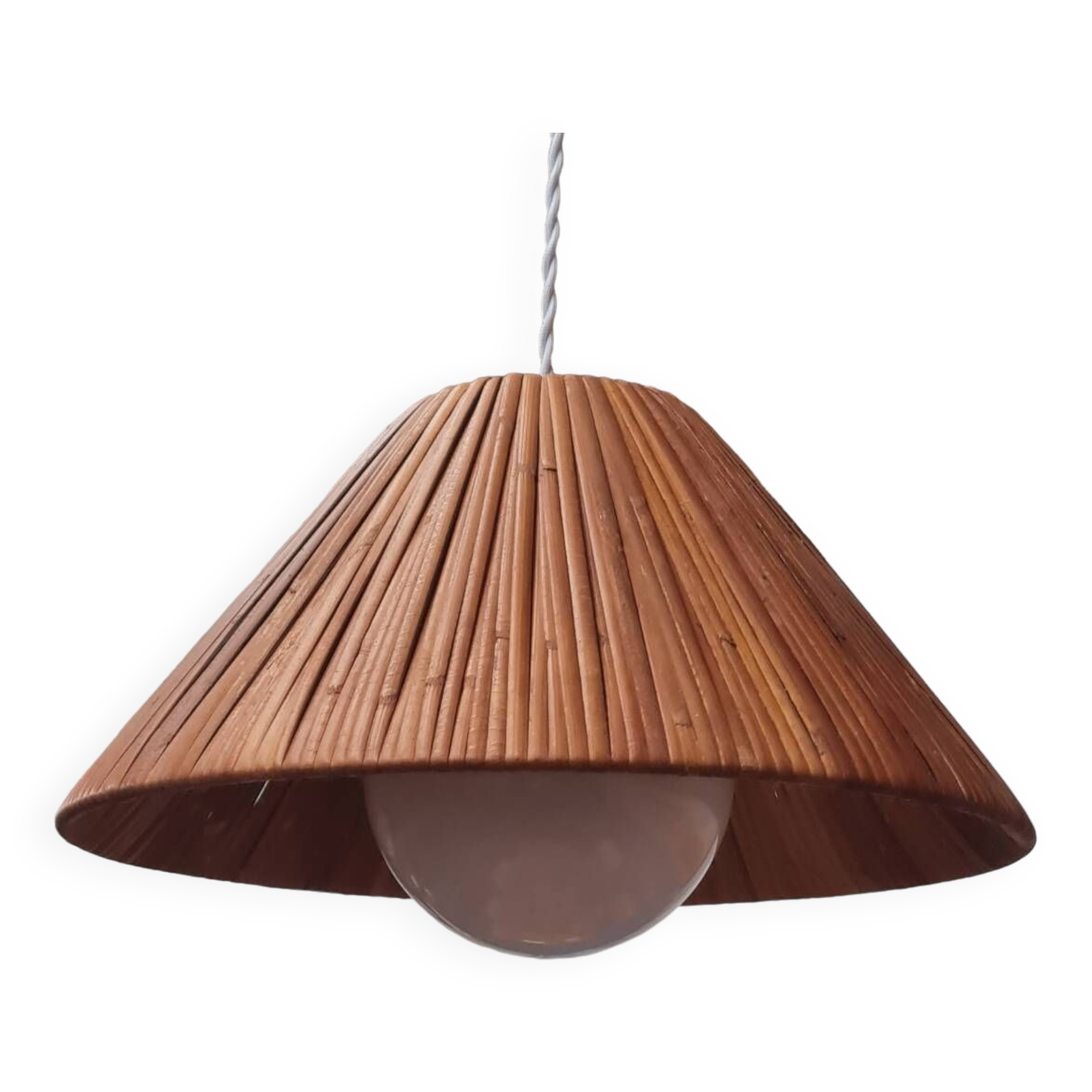 Scandinavian pendant light in rattan and opaline glass