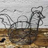 Chicken-shaped wire basket
