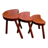 Trio de tabourets gigognes en bois lasuré forme haricot - années 60-70