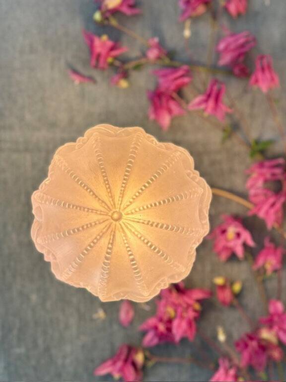 Adorable vintage floral lamp