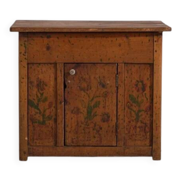 Antique kitchen cabinet with floral details (c.1920)