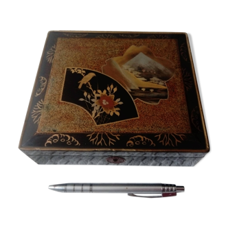 lacquered wooden jewelry box/box with Japanese gold decoration, fan and Mount Fuji.Japan
