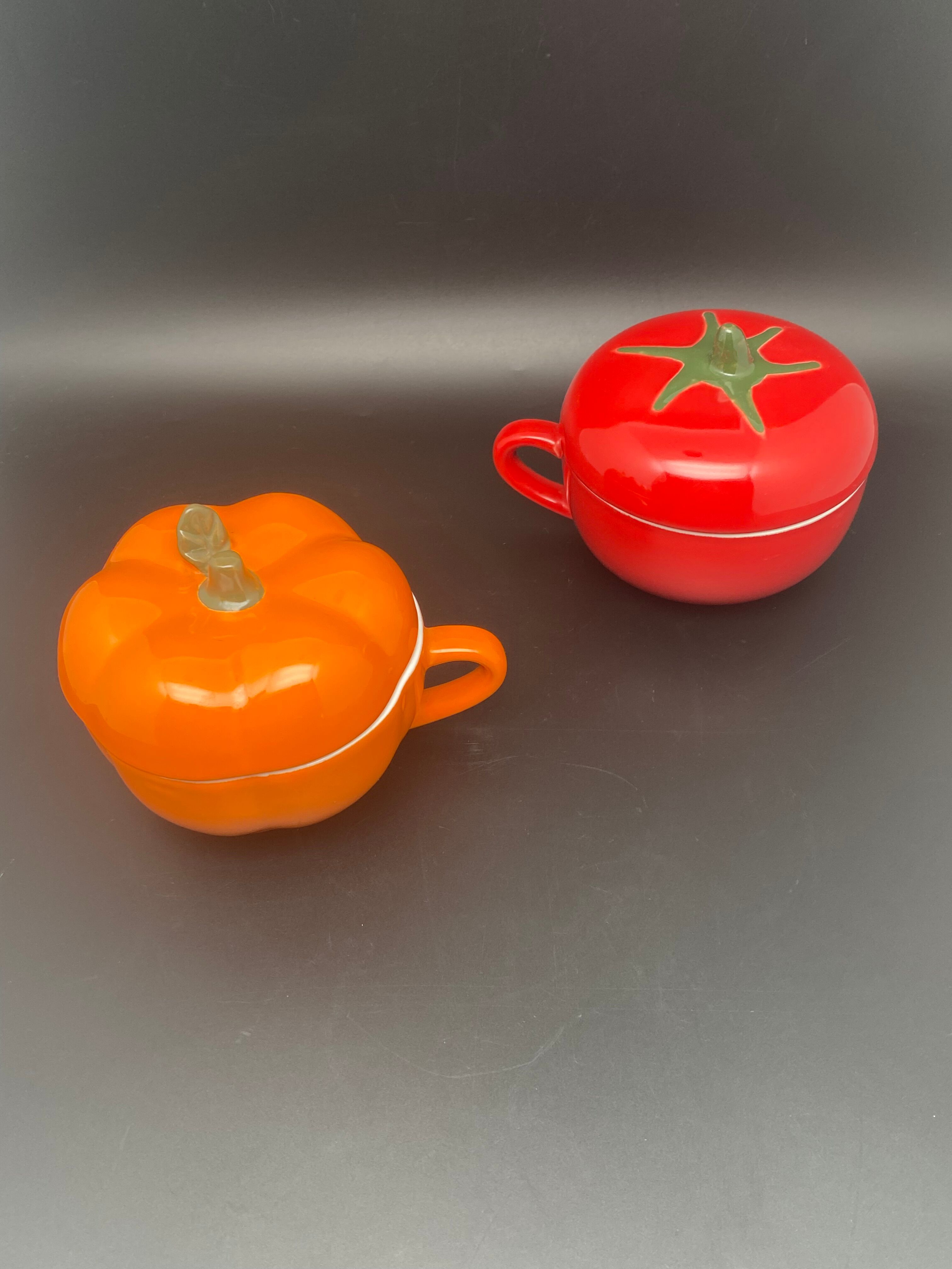 Sotable cup duo with tomato and pumpkin lid