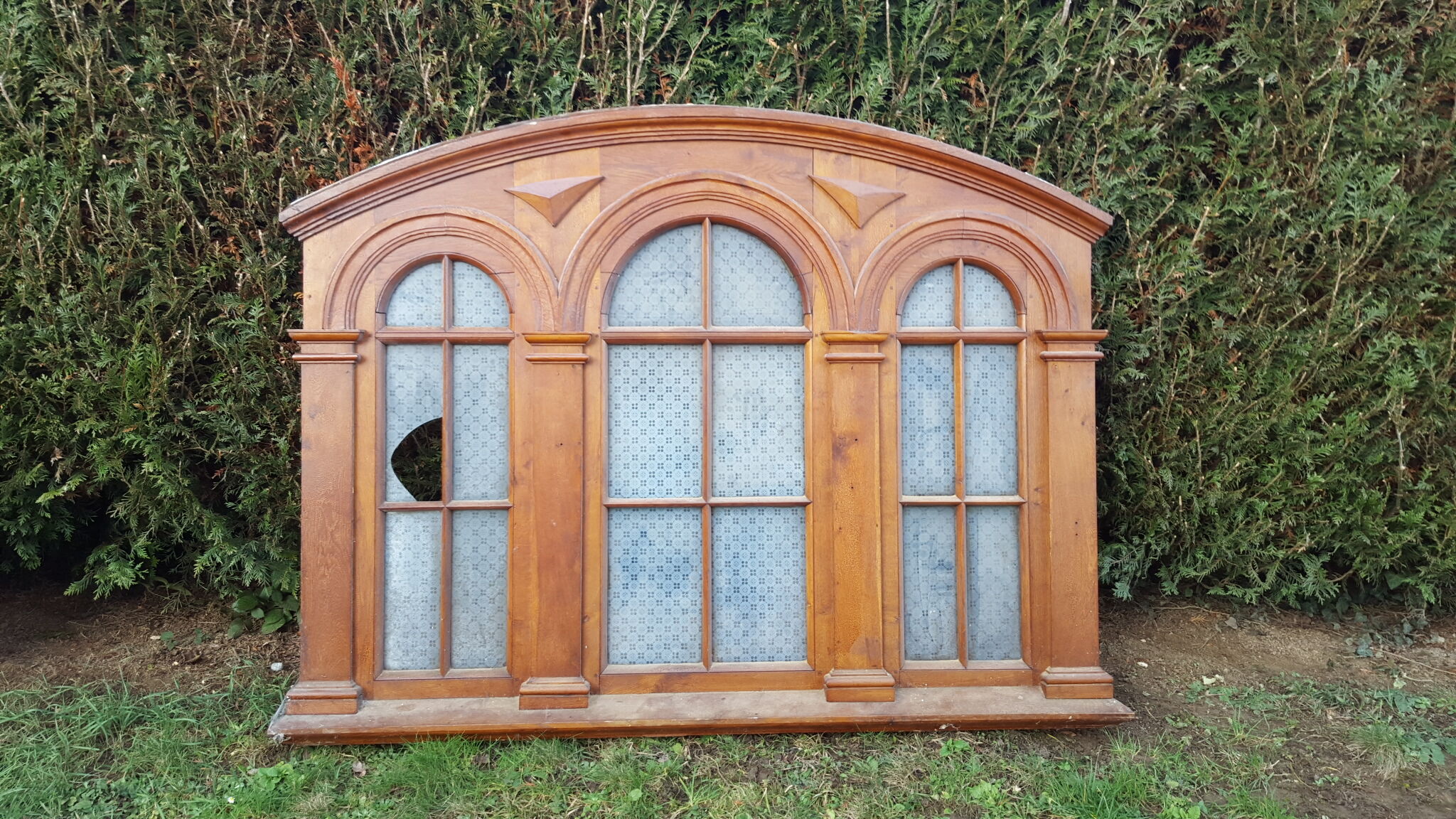Séparation ancienne bois et vitre, fenêtre verre