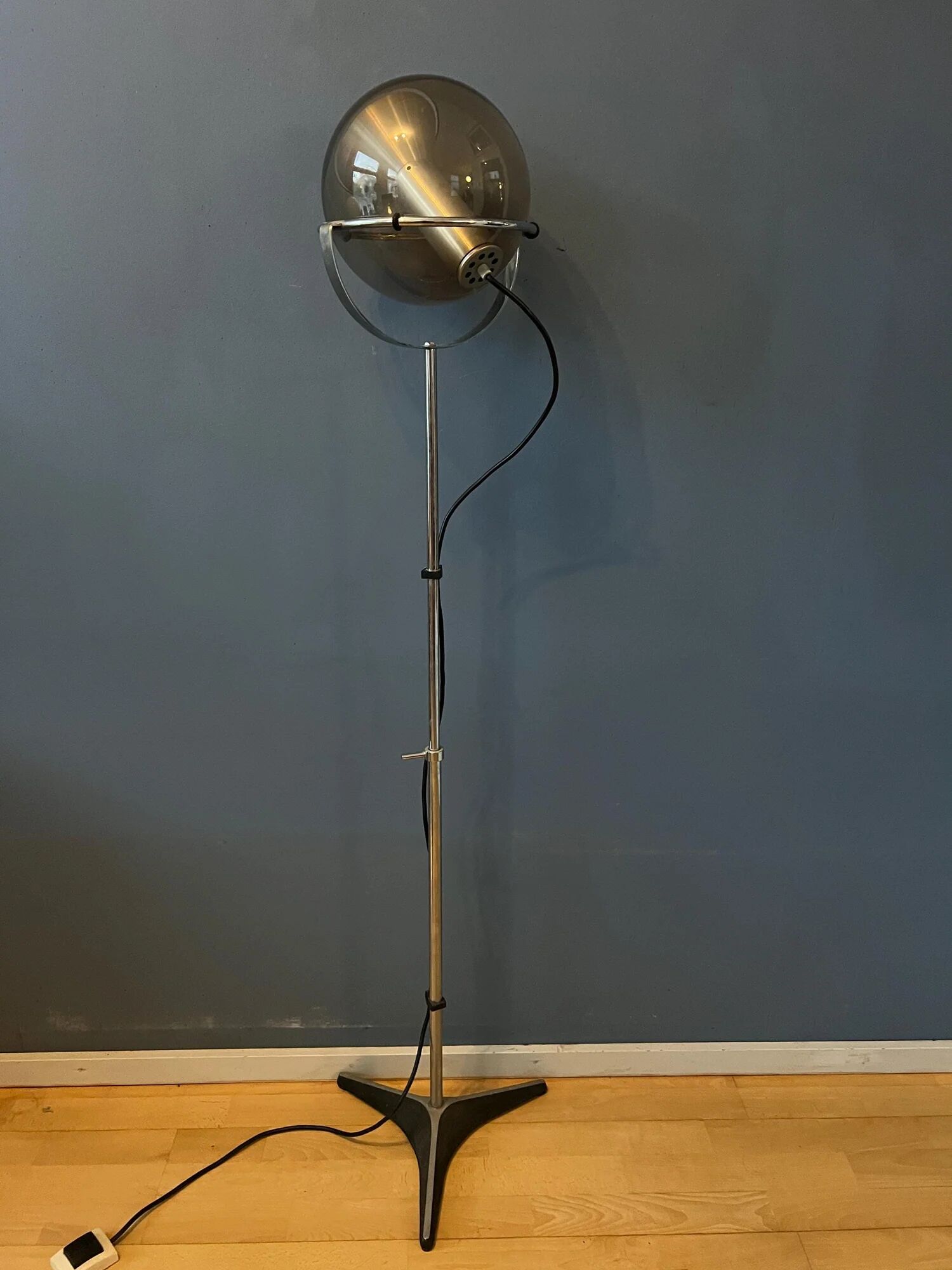 Raak 'Globe' vintage eyeball floor lamp by Frank Ligtelijn
