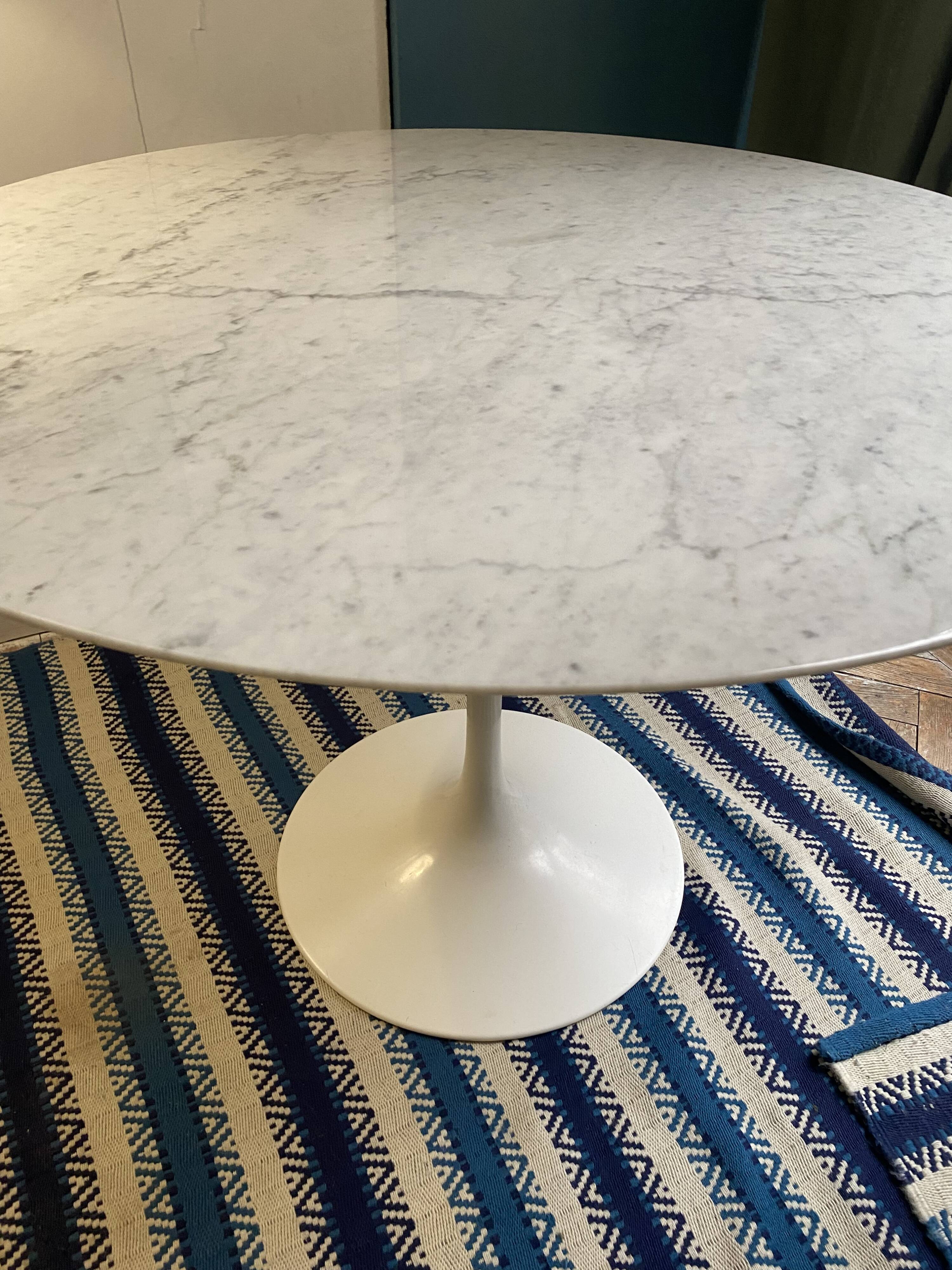 Saarinen table - KNOLL