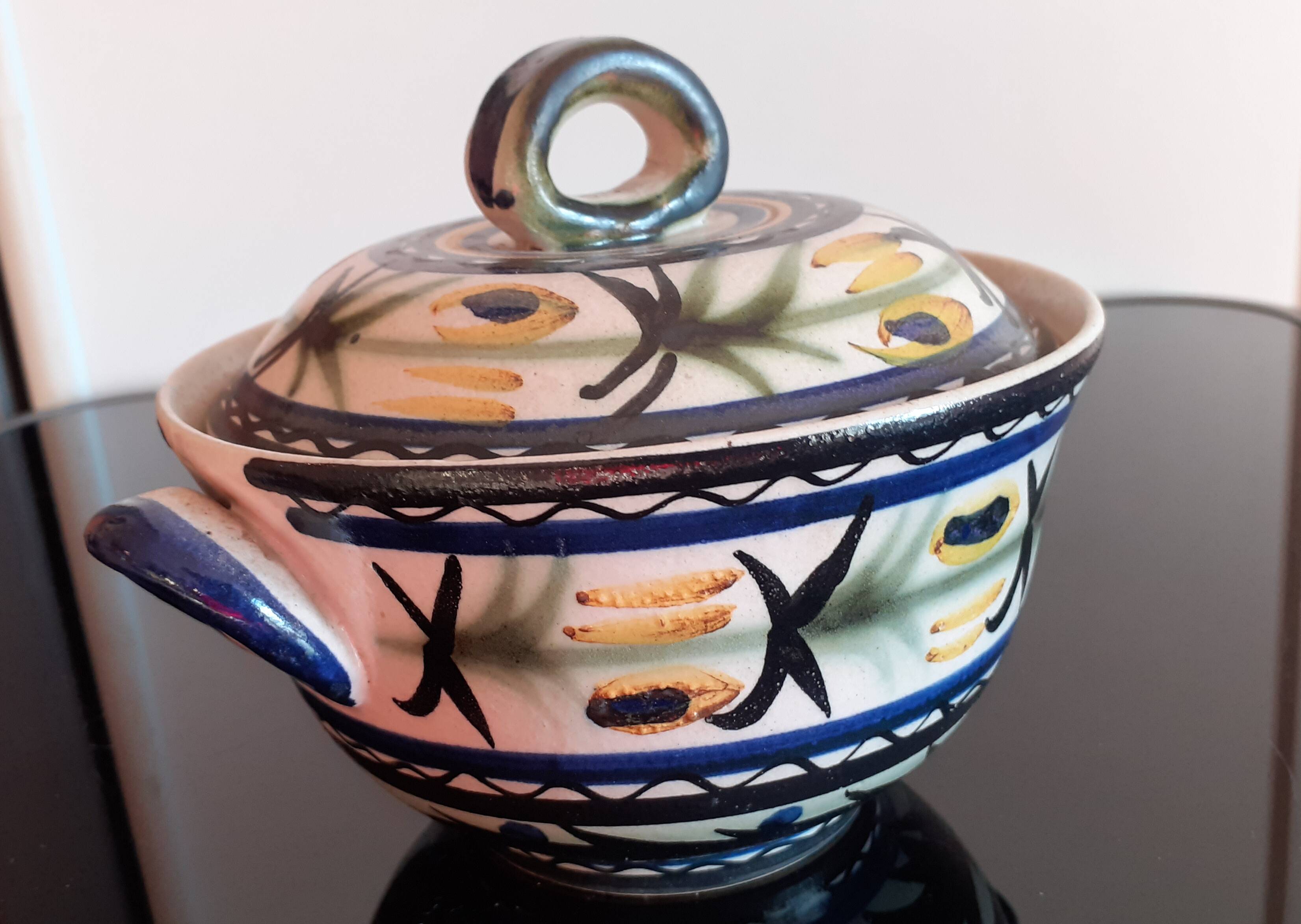 Quimper keraluc / covered ceramic pot / hand painted