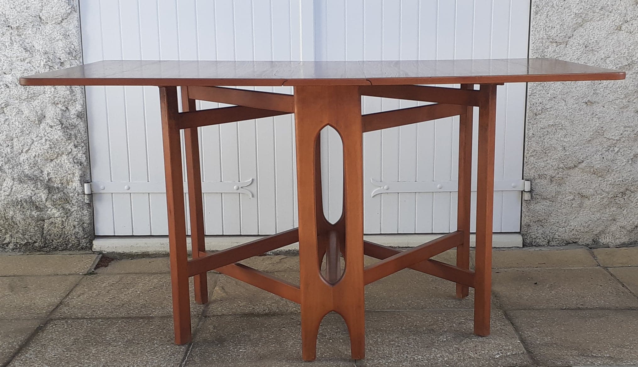 Bendt Winge's table for Kleppes M-belfabrikk