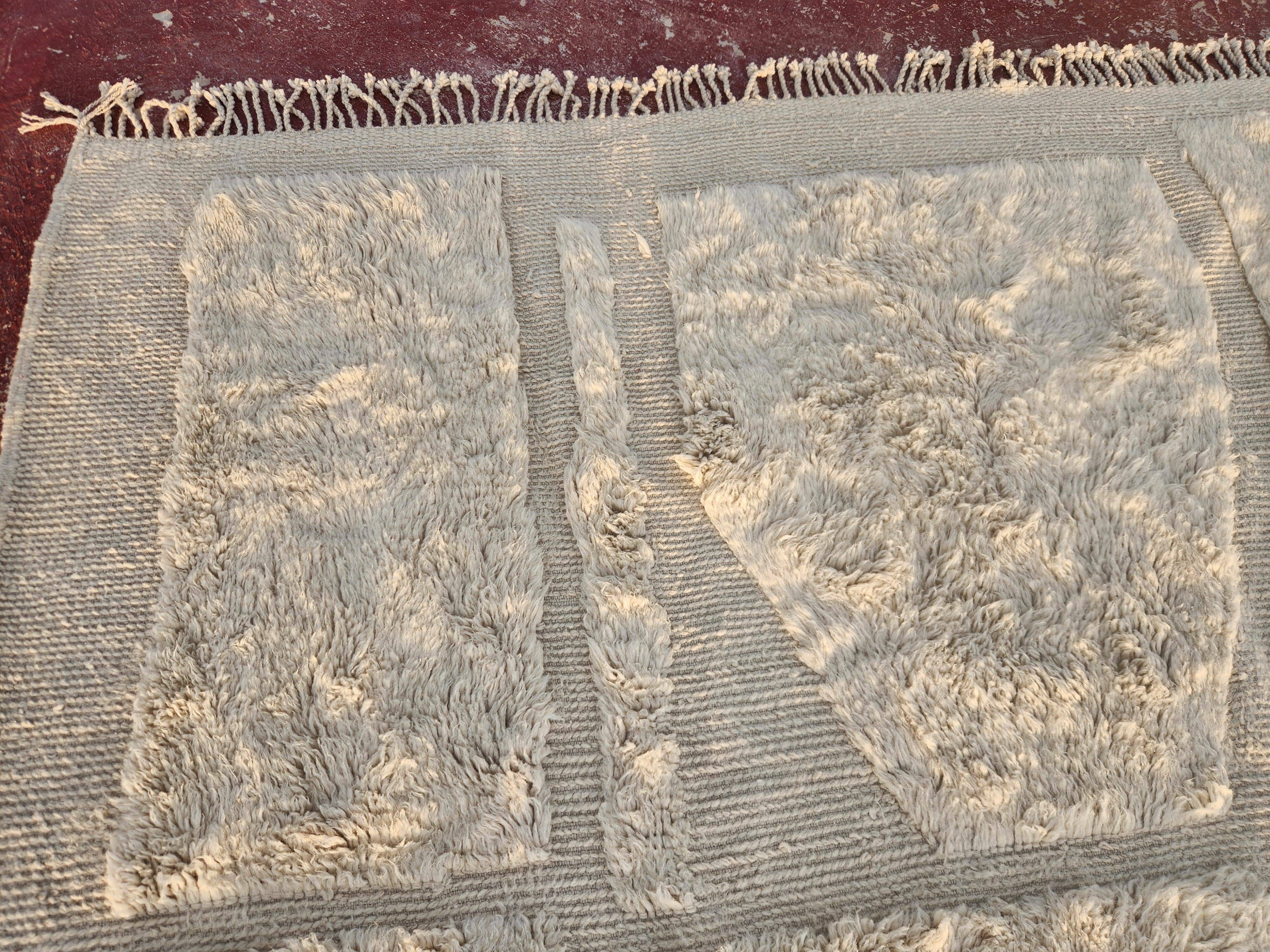 Very large Beni Ouarain rug 350x250 cm in natural wool – Berber rug