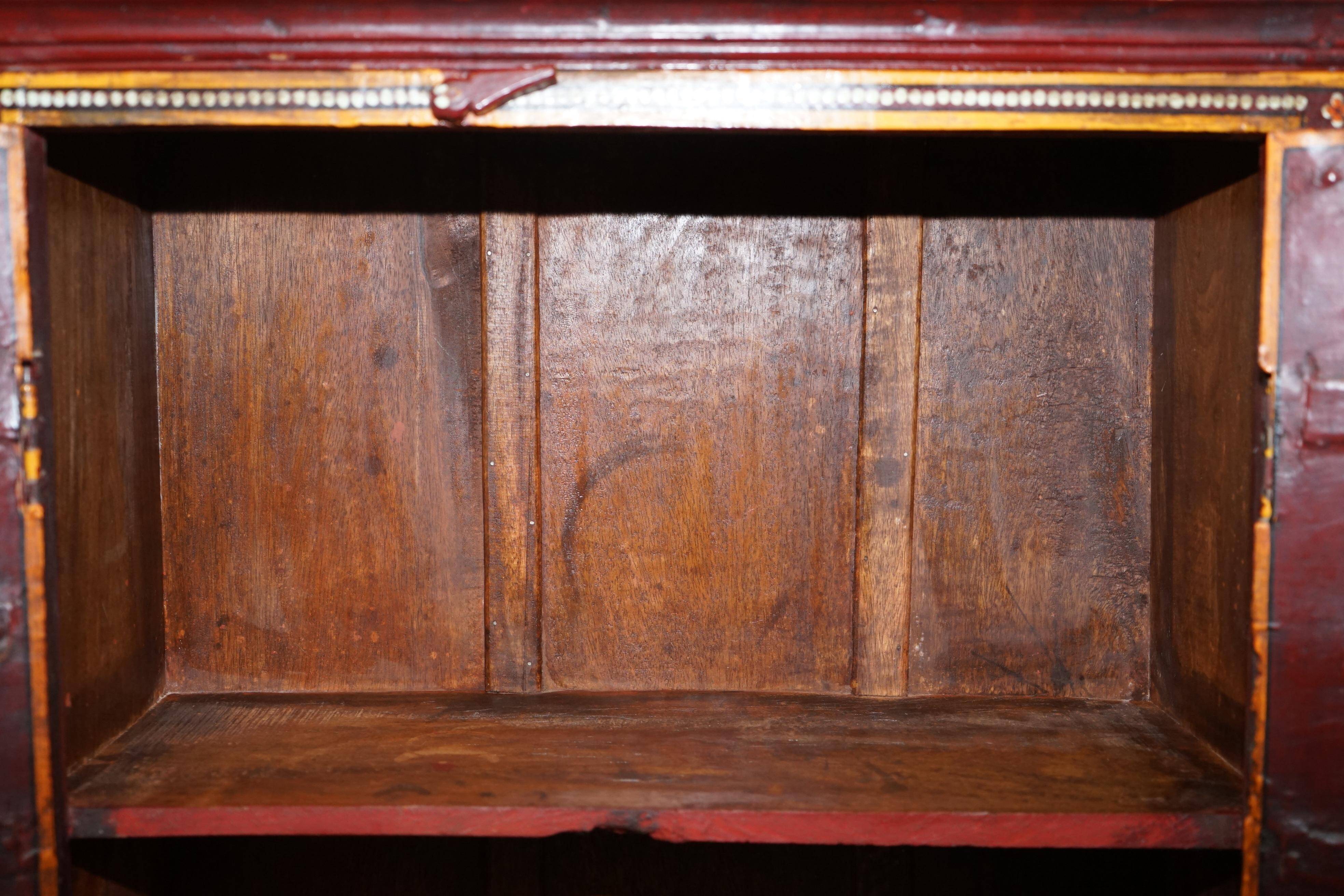 Buffet latéral peint à la main oriental circa 1900