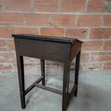 Ancien pupitre d'écolier en bois noirci