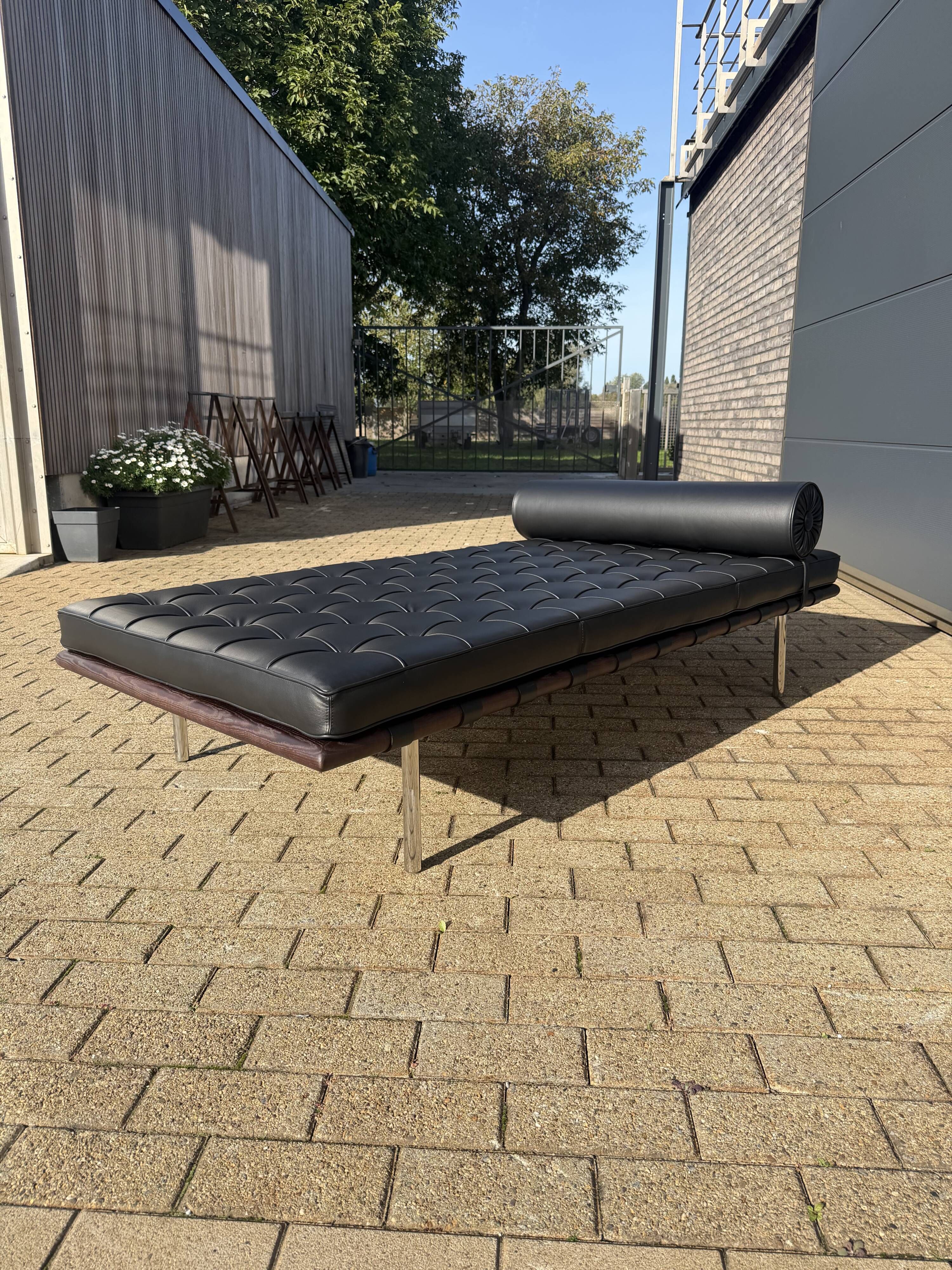 Knoll Barcelona Daybed Black Sabrina leather AS NEW!! Mies van der Rohe