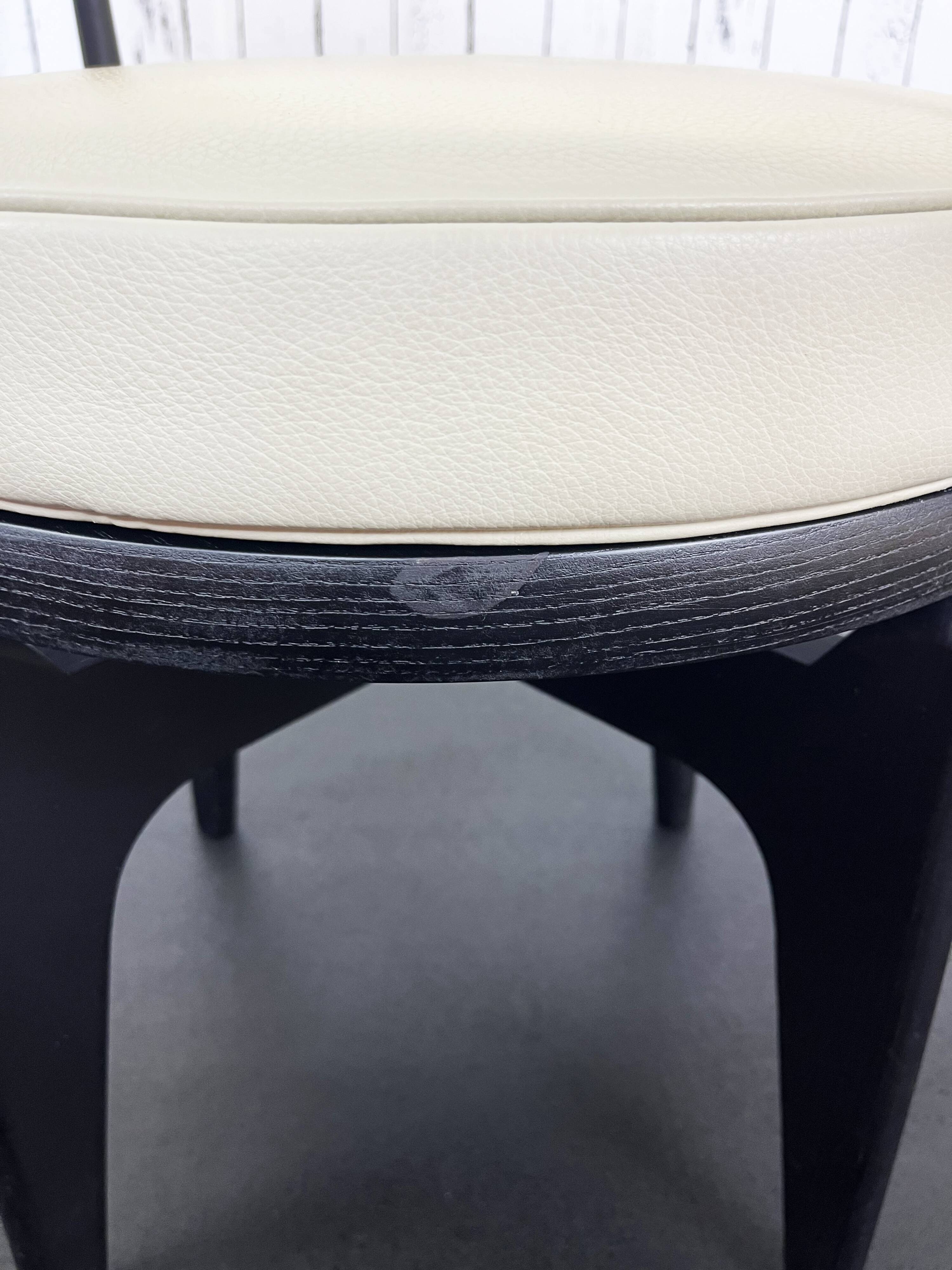 Poltrona Indochine Le Corbusier Cassina Charlotte Perriand