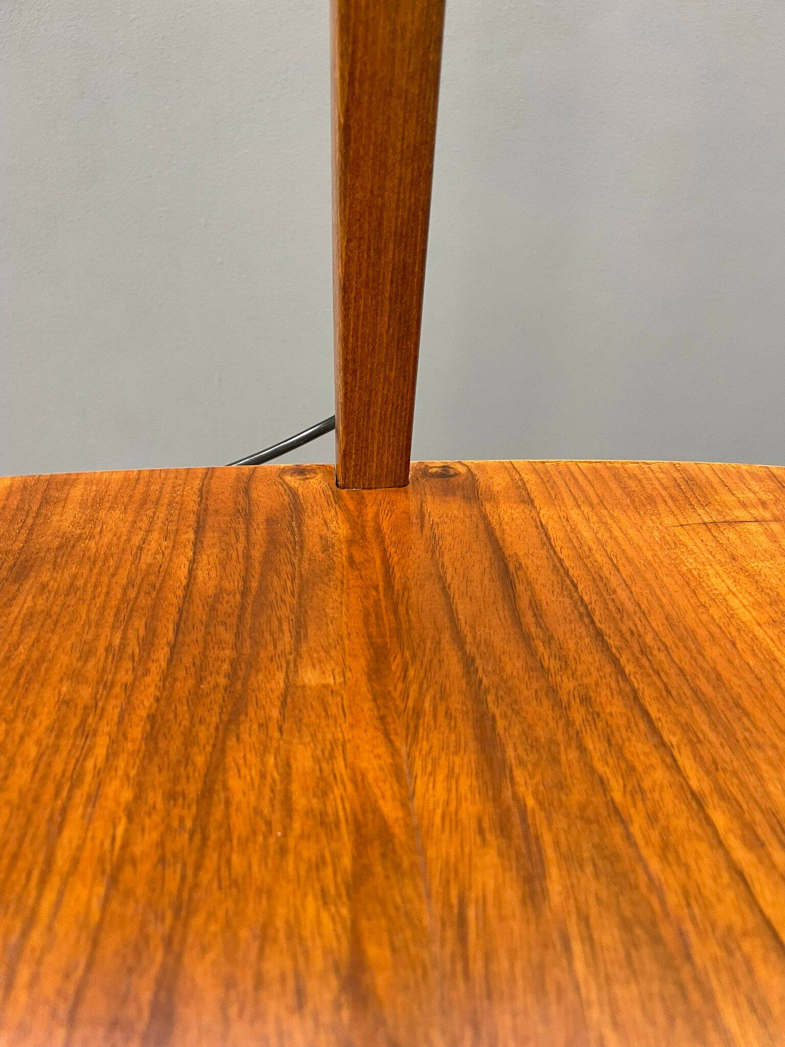 Lampadaire Art Déco avec verre laiteux et table d'appoint, Thonet, années 1950 – Czechos