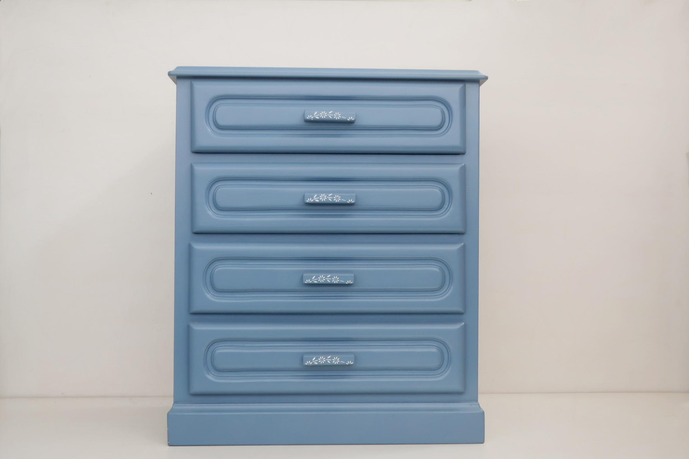 Chest of drawers in mahogany